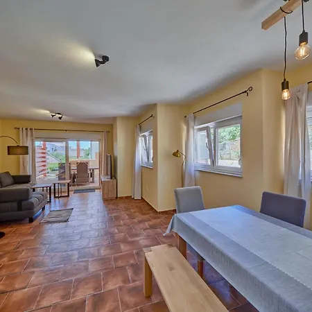 Διαμέρισμα Anovi Homes By Litto - 5 Min Walk To