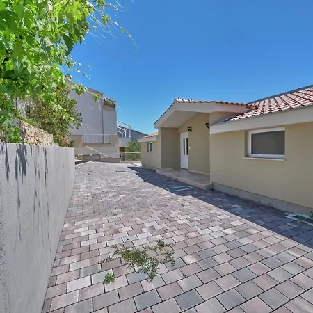 Апартаменти Anovi Homes By Litto - 5 Min Walk To Трогір