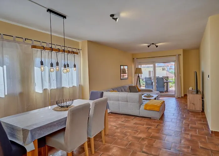 Διαμέρισμα Anovi Homes By Litto - 5 Min Walk To