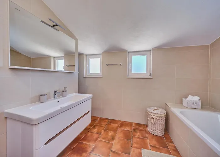 Anovi Homes By Litto - 5 Min Walk To Апартаменти