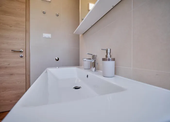 Апартаменти Anovi Homes By Litto - 5 Min Walk To Трогір