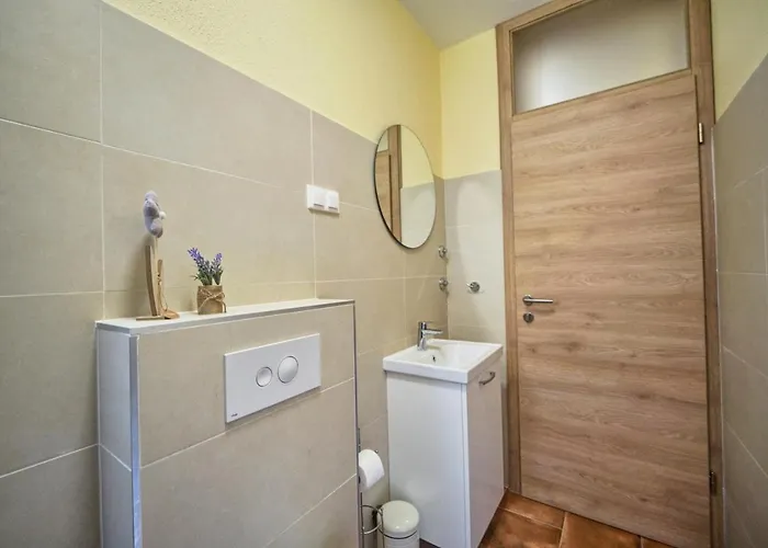 Апартаменти Anovi Homes By Litto - 5 Min Walk To Трогір